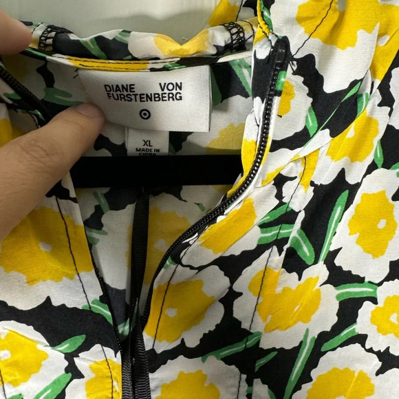 Diane Von Furstenburg DVF X Target Packable Nylon Yellow Hooded Vest Size XLarge - Picture 4 of 10